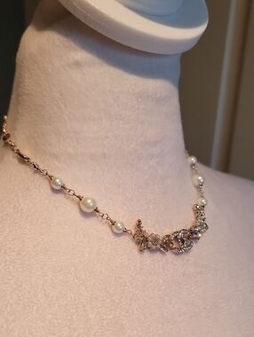 Inspired Pearl and Crystal Rose Gold Necklace - Elegant Women Jewelry